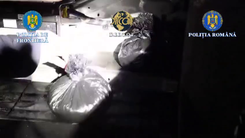 Prins cu aproape 4 kilograme de metamfetamină la intrarea în țară